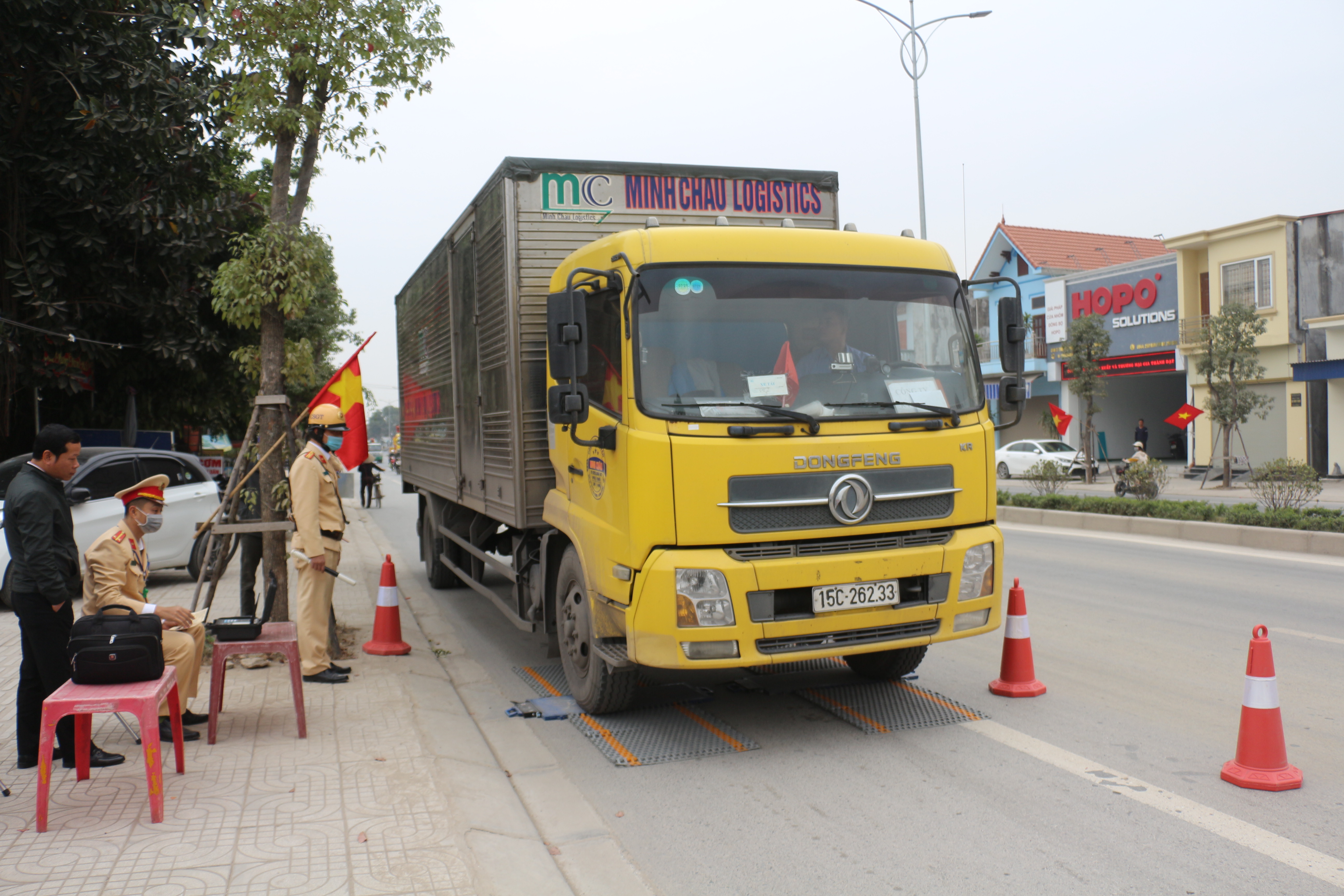 Phòng CSGT đường bộ - đường sắt: Quyết liệt xử lý xe quá tải, quá khổ